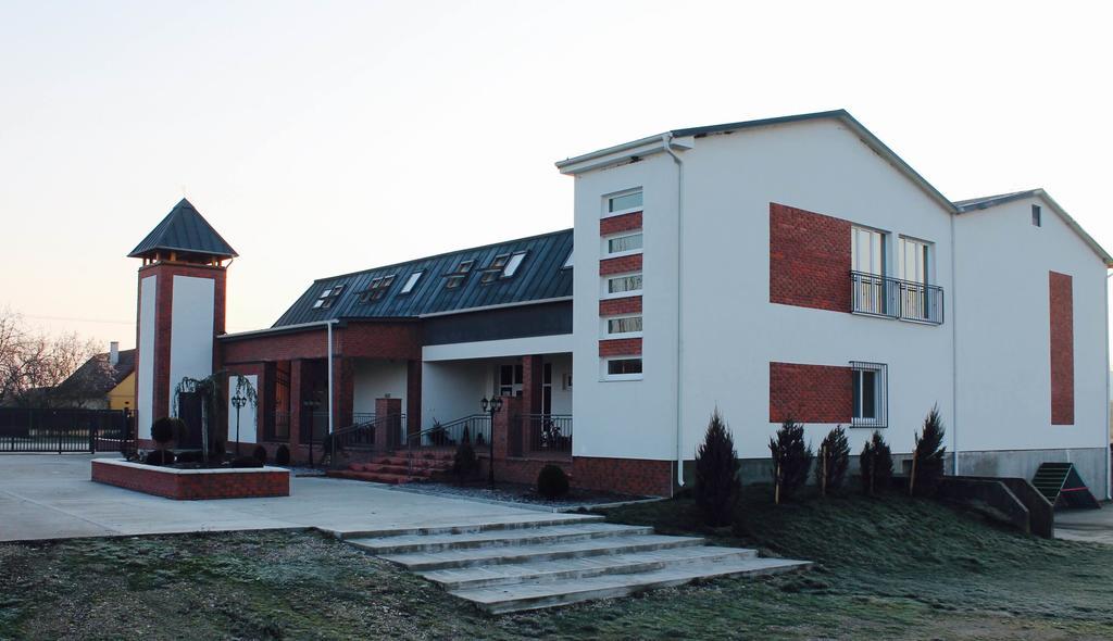 Guest House Hodus Vydrany Exterior foto